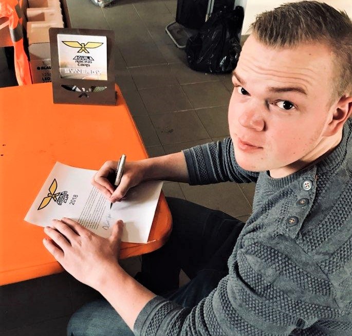 Oliver Odgaard er jo myndig og kan helt selv skrive under på en aftale om deltagelse i Aquila Synergy Cup